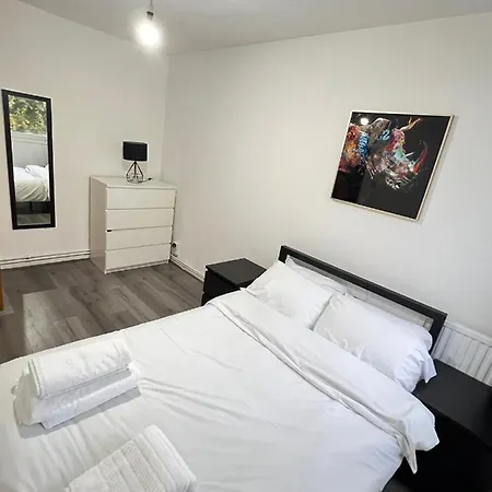 Entire 3 Bedroom Luxury Apartment In London With Private Balcony Exterior foto