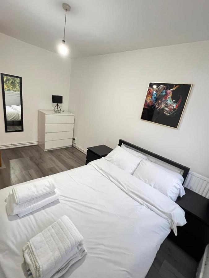 Entire 3 Bedroom Luxury In With Private Balcony Londres